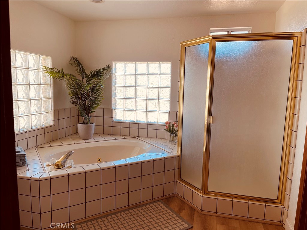 9425 Mountain Road Pinon Hills, CA 92372 - Photo 8 of 11 Master Bathroom