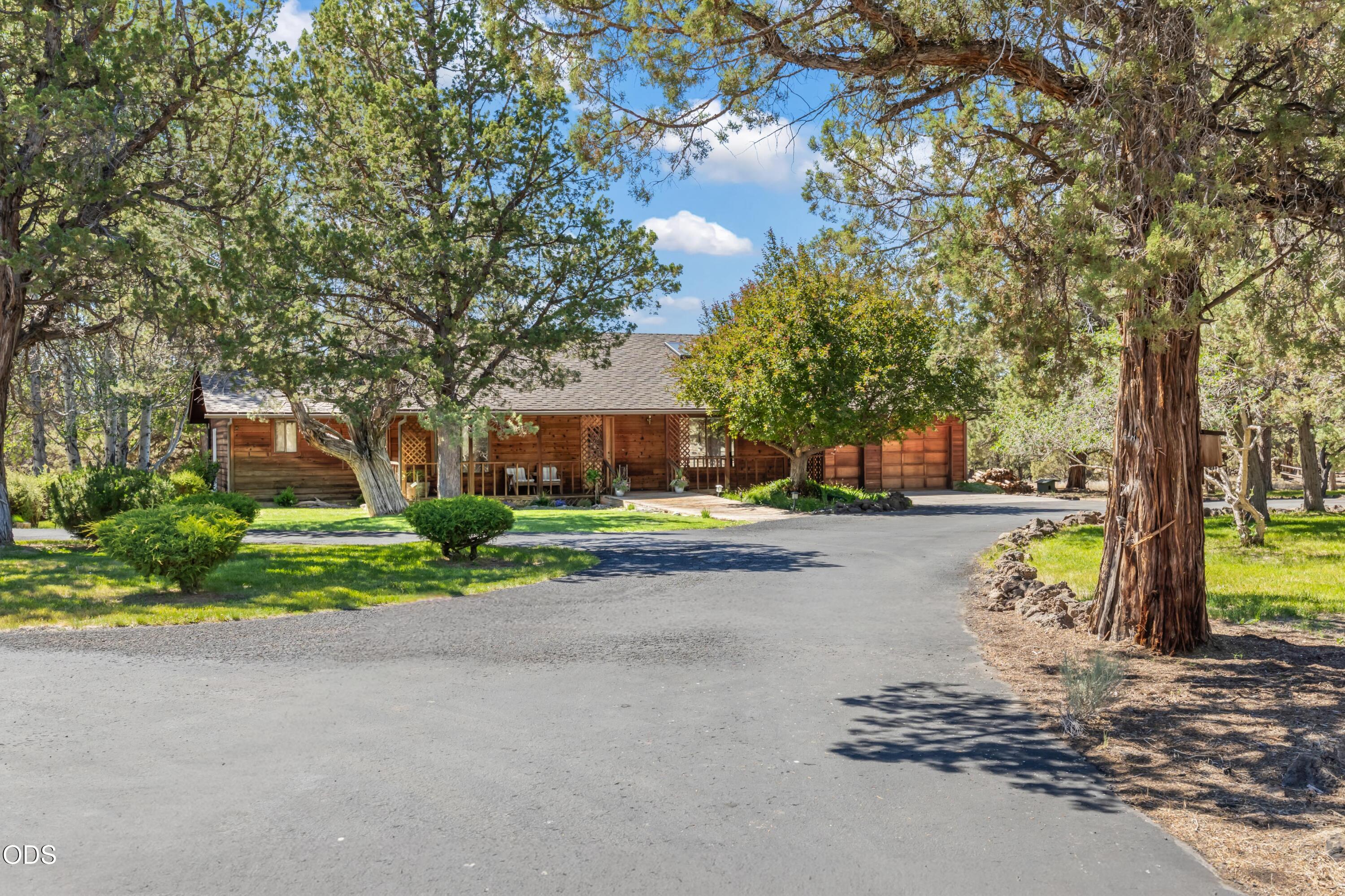 64543 McGrath Road Bend, OR 97701 - Photo 2 of 24