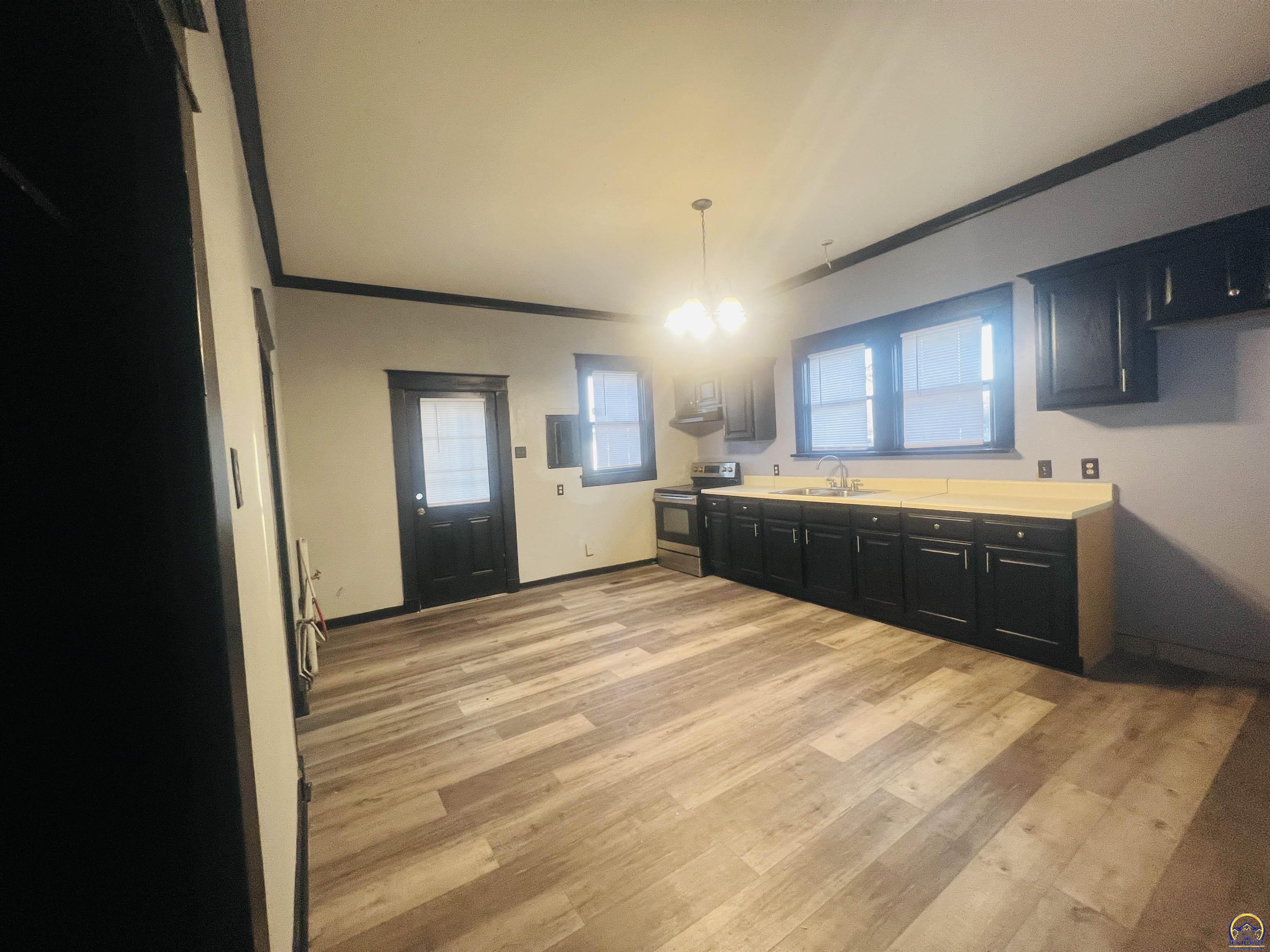 620 Southeast Lake Street Topeka, KS 66607 - Photo 11 of 50