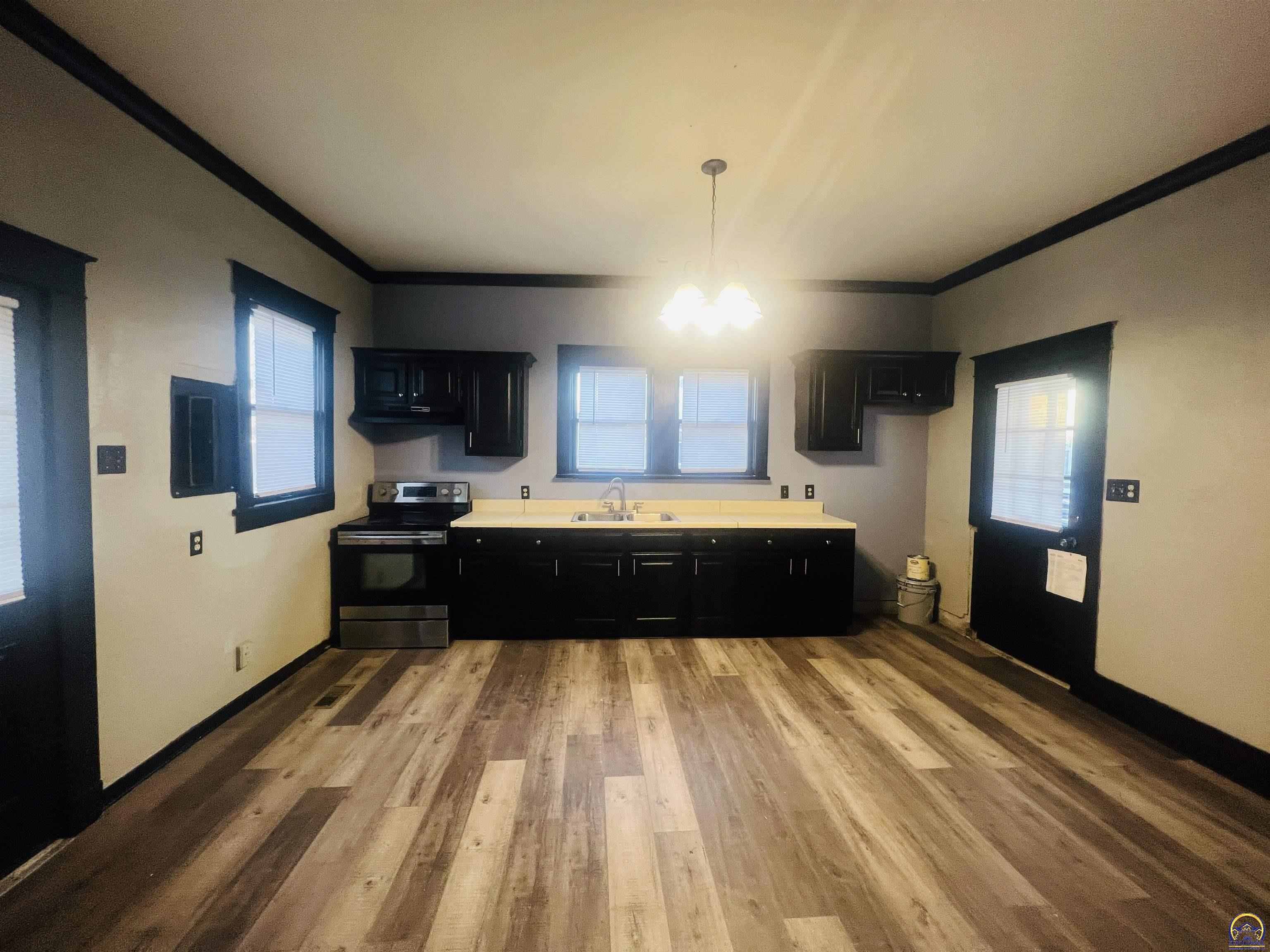 620 Southeast Lake Street Topeka, KS 66607 - Photo 12 of 50