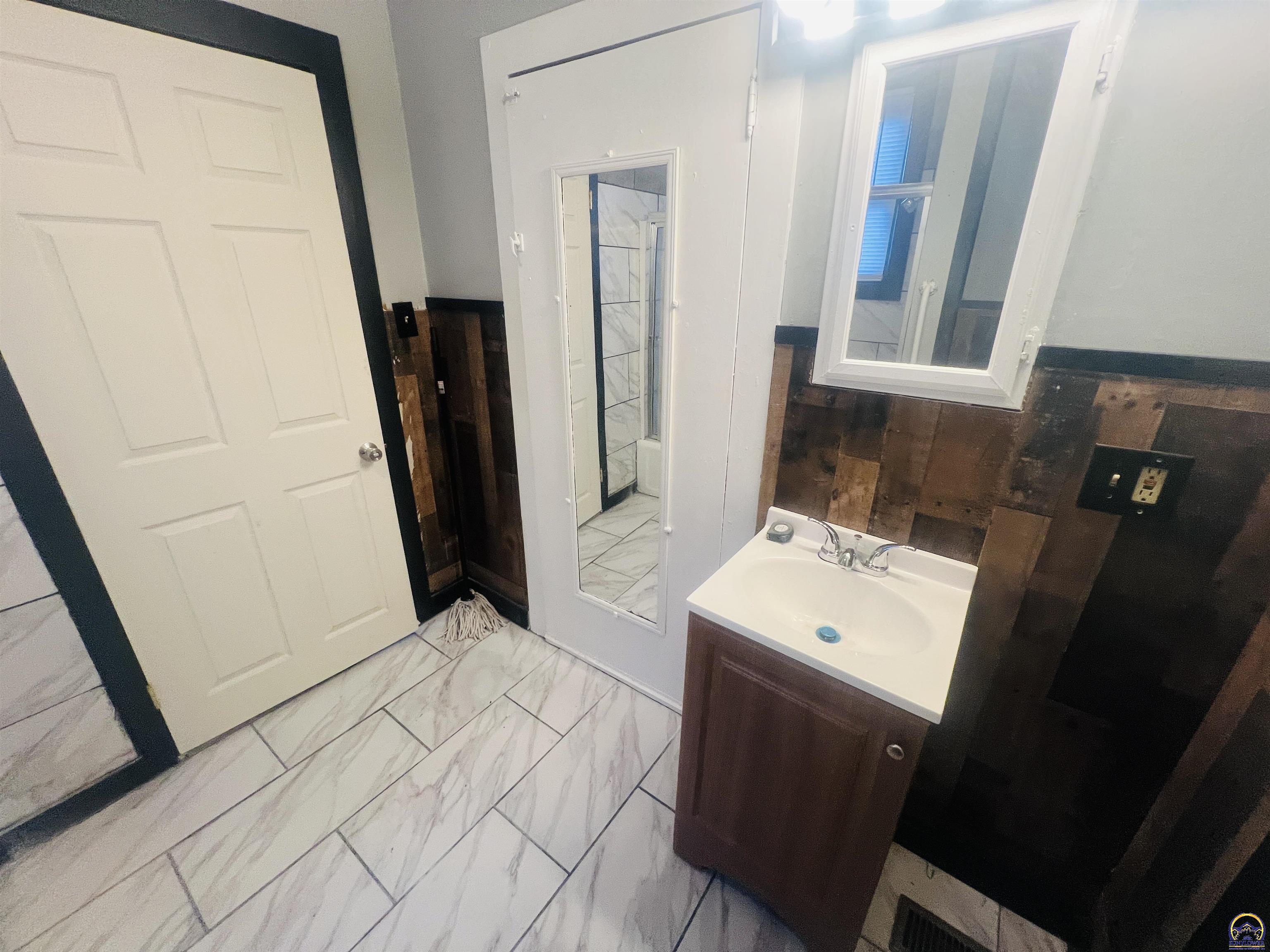 620 Southeast Lake Street Topeka, KS 66607 - Photo 19 of 50