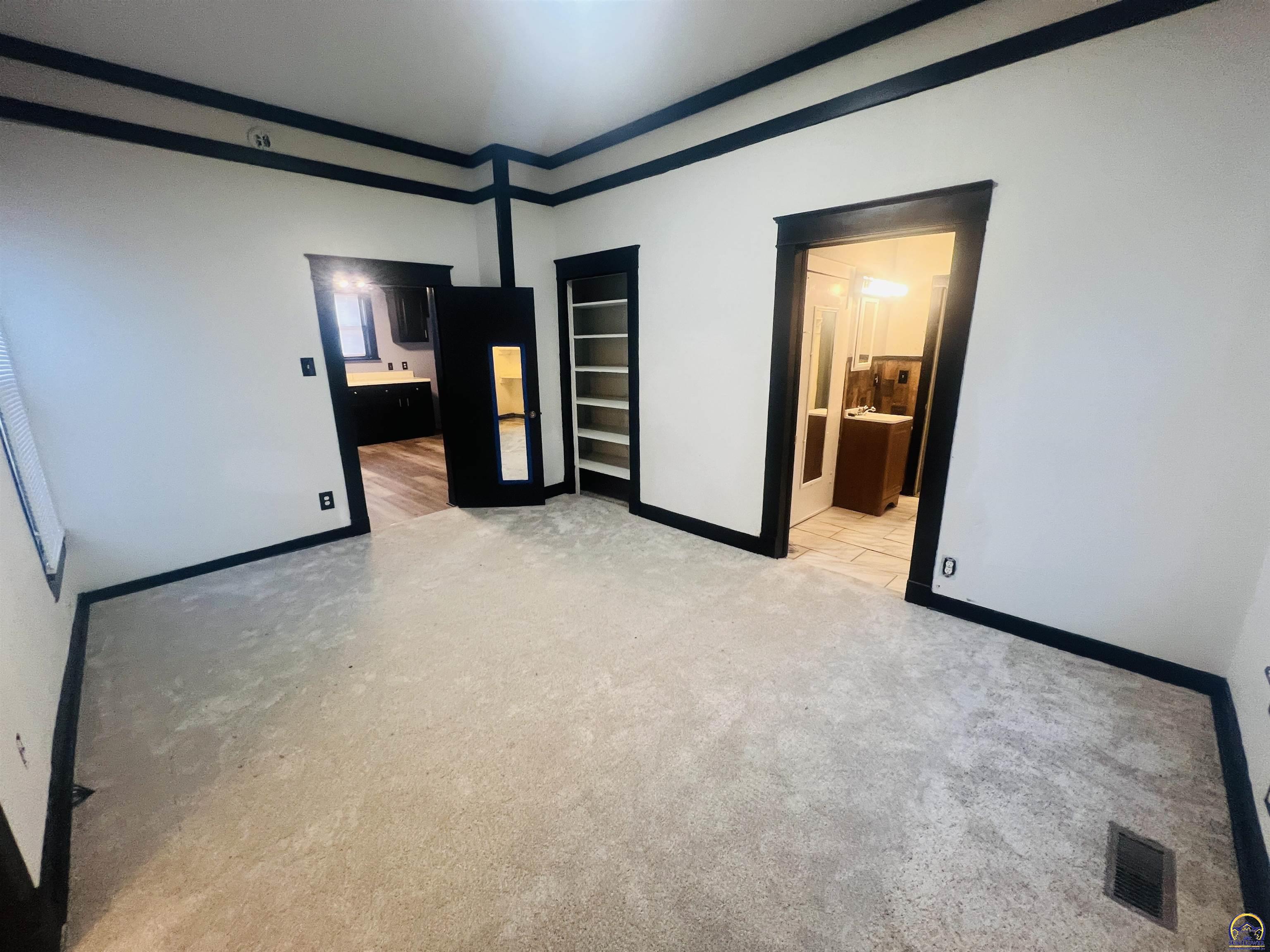 620 Southeast Lake Street Topeka, KS 66607 - Photo 3 of 50