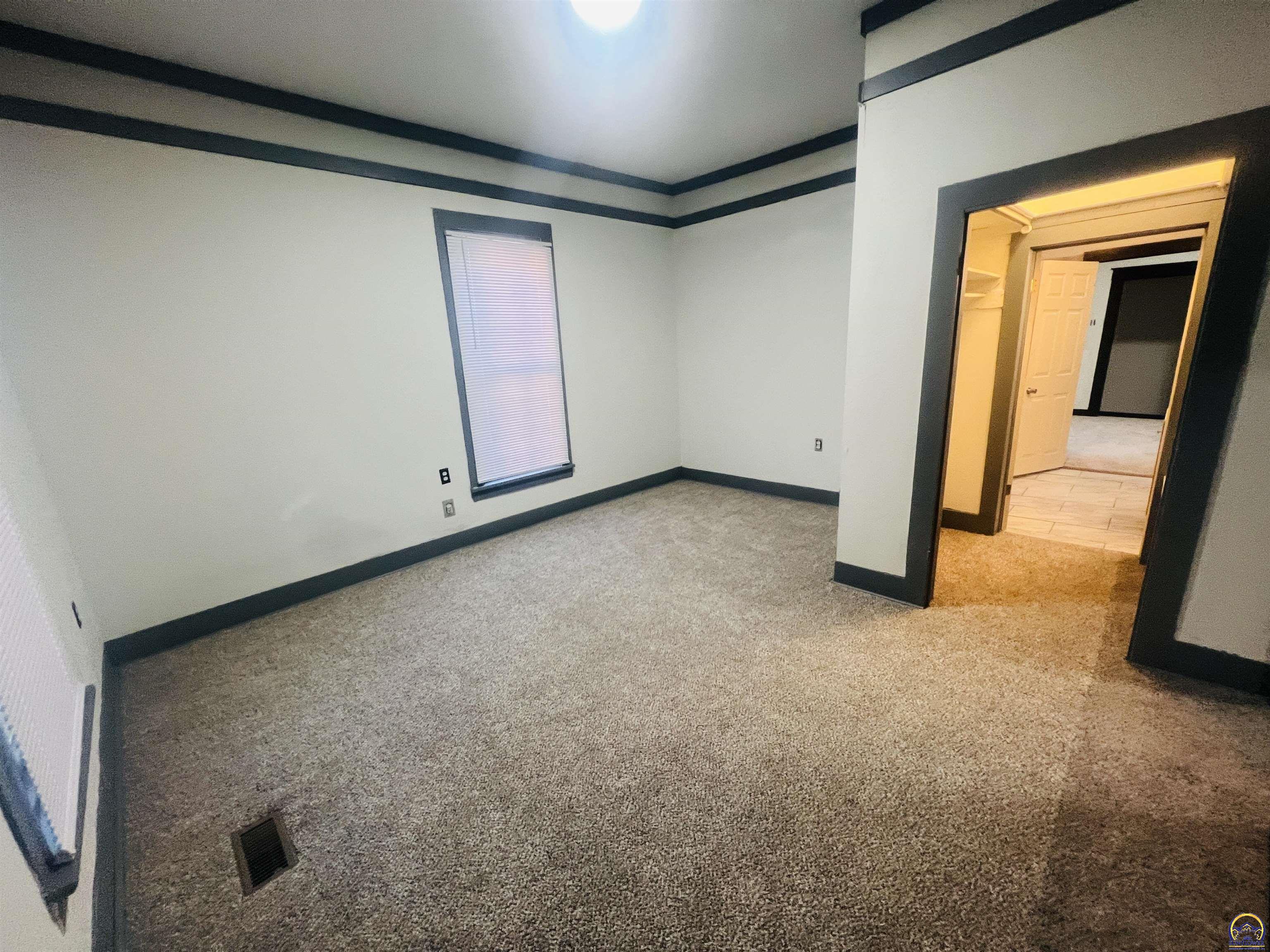 620 Southeast Lake Street Topeka, KS 66607 - Photo 7 of 50