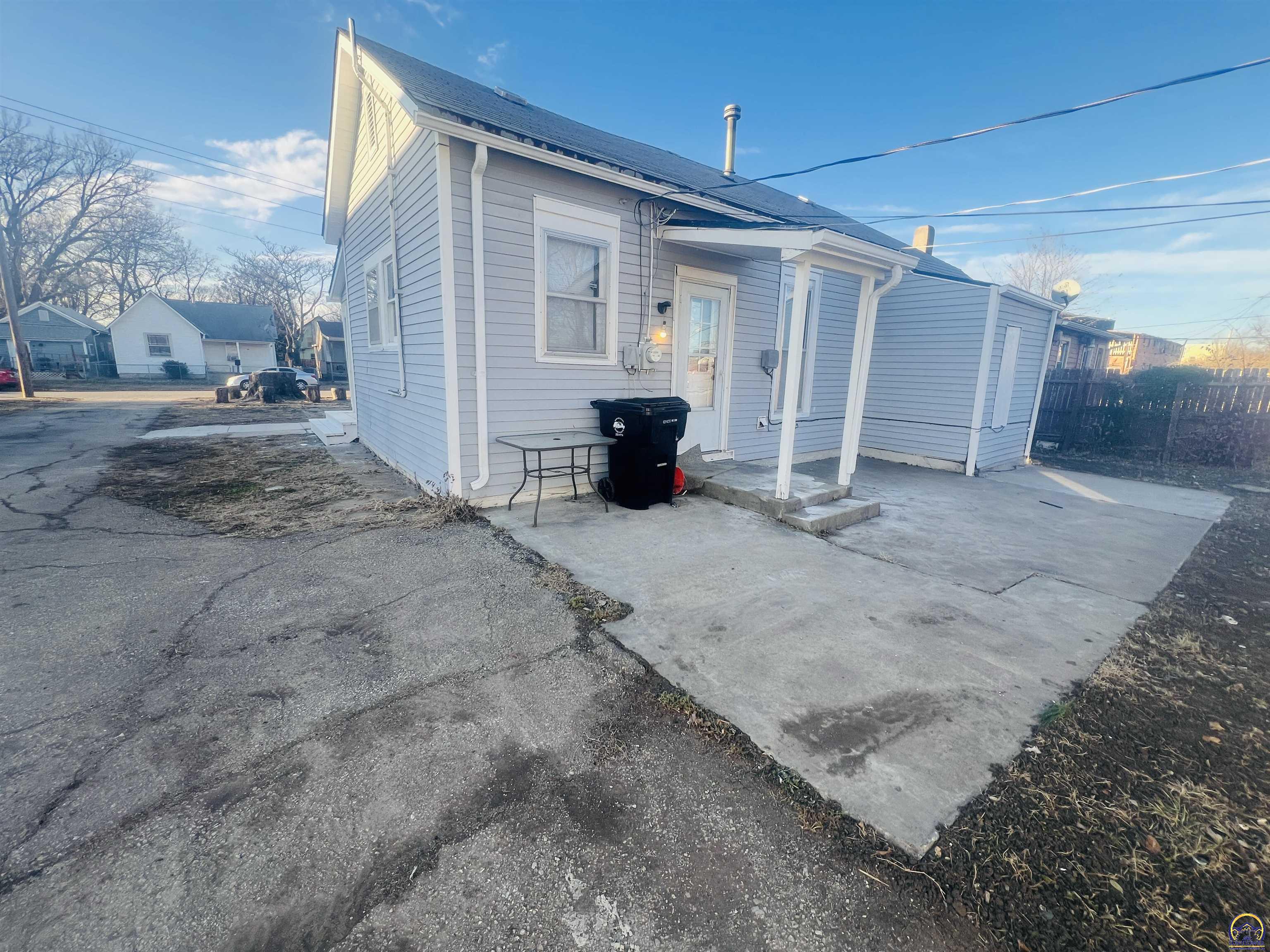 620 Southeast Lake Street Topeka, KS 66607 - Photo 8 of 50