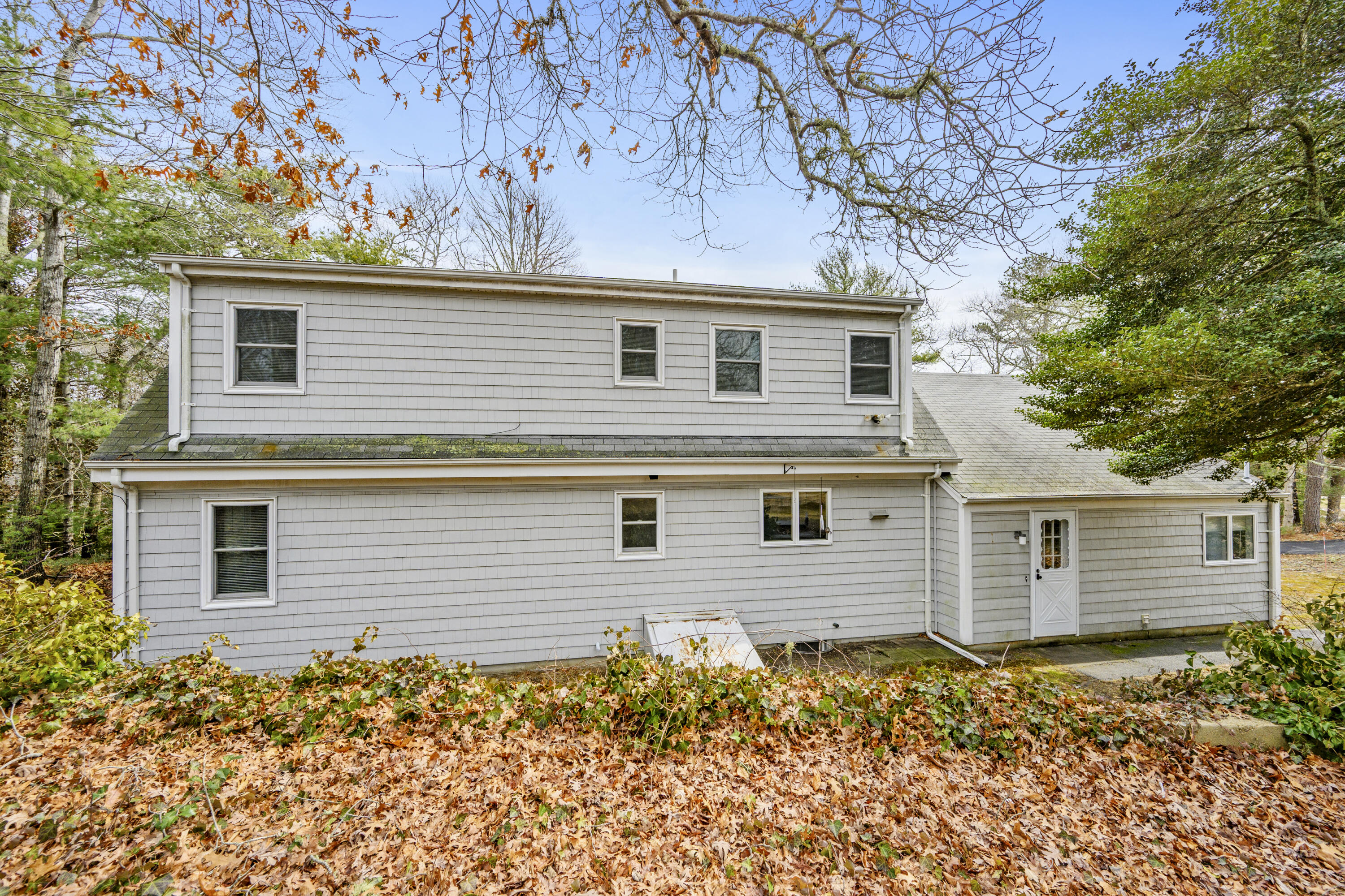 33 Head Of The Bay Road Buzzards Bay, MA 02532 - Photo 3 of 46 front view of a house