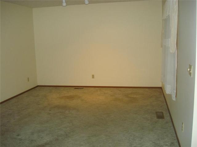 1132 Armsgate Road Springfield, OH 45503 - Photo 2 of 22