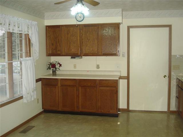 1132 Armsgate Road Springfield, OH 45503 - Photo 6 of 22