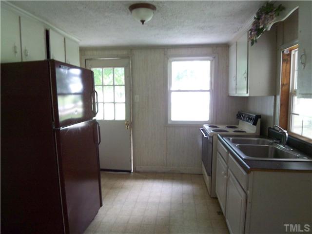 2025 Auburn Road Raleigh, NC 27610 - Photo 4 of 7