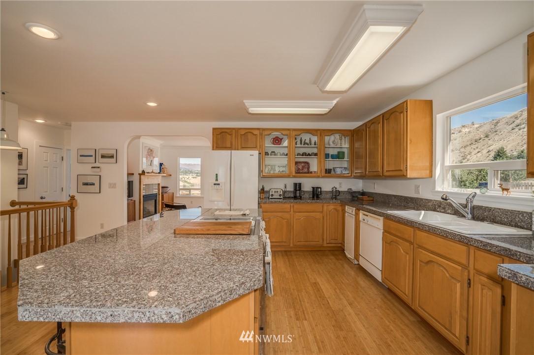 170 Carlson Loop Wenatchee, WA 98801 - Photo 9 of 25 Gallery Image 9