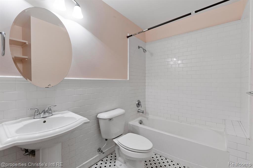 5766 Trumbull, Unit 110 Detroit, MI 48208 - Photo 15 of 22