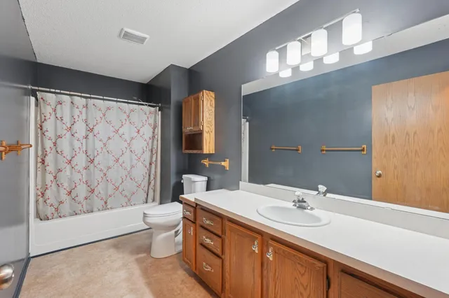 $299,900 | 1281 Edgehill Court, Maplewood, MN 55109