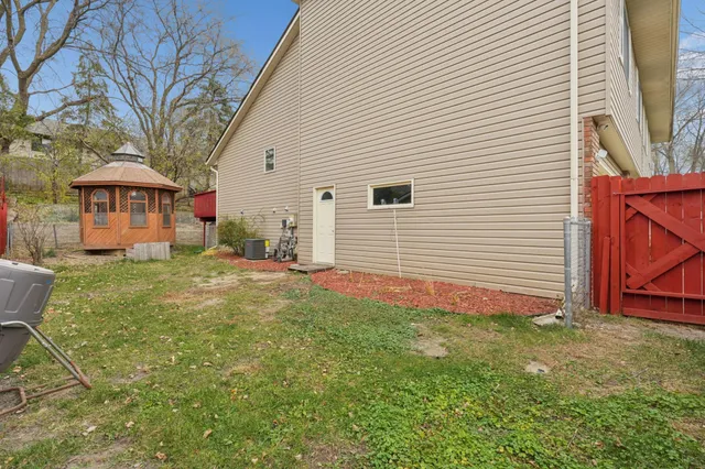 $299,900 | 1281 Edgehill Court, Maplewood, MN 55109