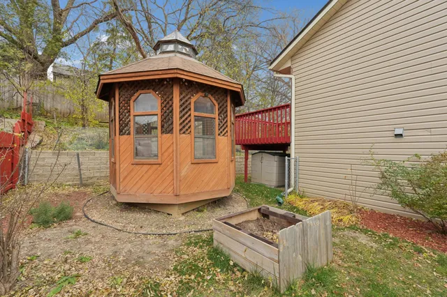 $299,900 | 1281 Edgehill Court, Maplewood, MN 55109