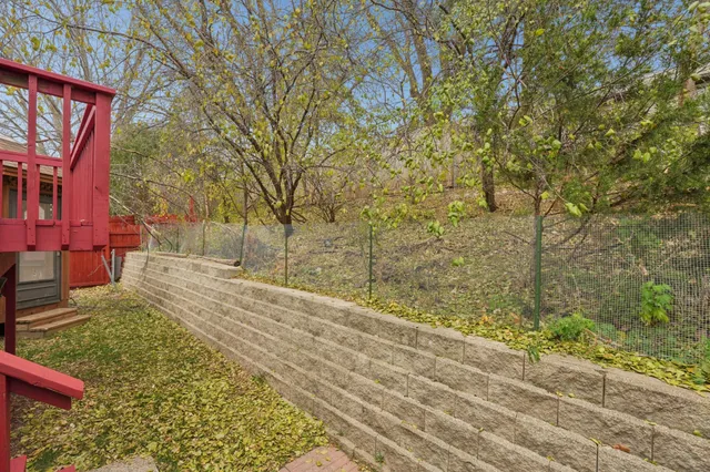 $299,900 | 1281 Edgehill Court, Maplewood, MN 55109