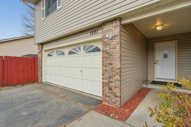 $299,900 | 1281 Edgehill Court, Maplewood, MN 55109