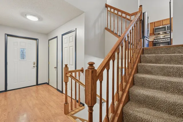 $299,900 | 1281 Edgehill Court, Maplewood, MN 55109