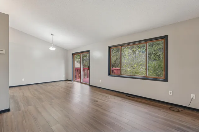 $299,900 | 1281 Edgehill Court, Maplewood, MN 55109