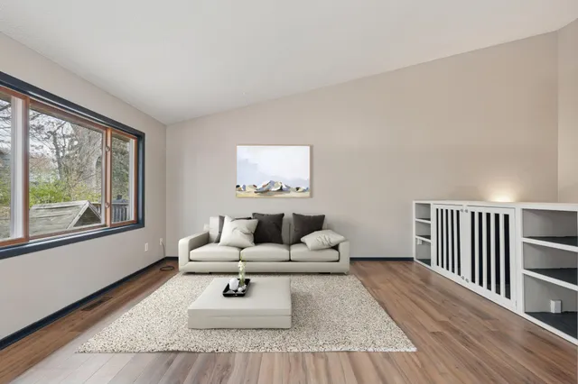 $299,900 | 1281 Edgehill Court, Maplewood, MN 55109