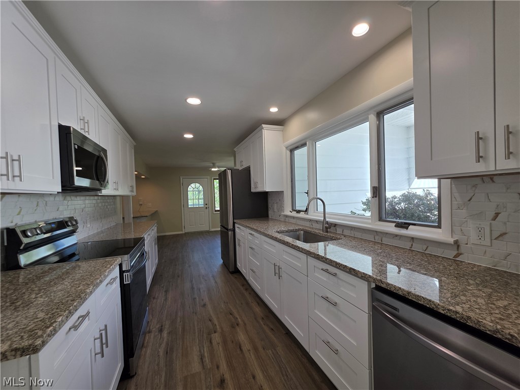 7156 Walton Road Walton Hills, OH 44146 - Photo 4 of 48