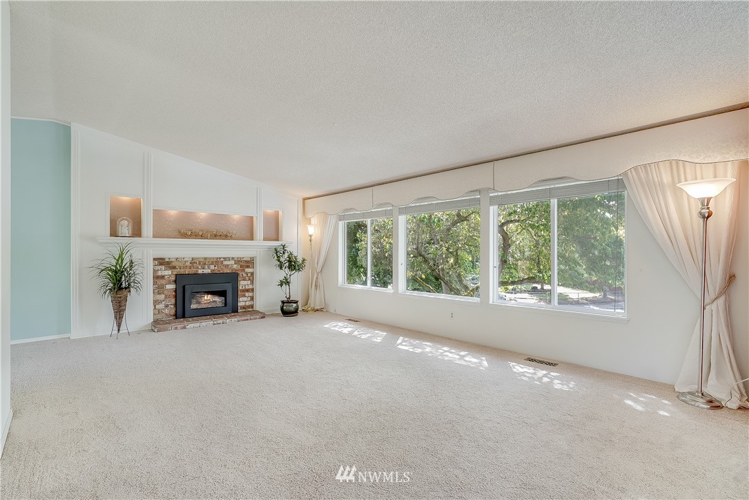 2331 170th Street Southeast Bothell, WA 98012 - Photo 4 of 20