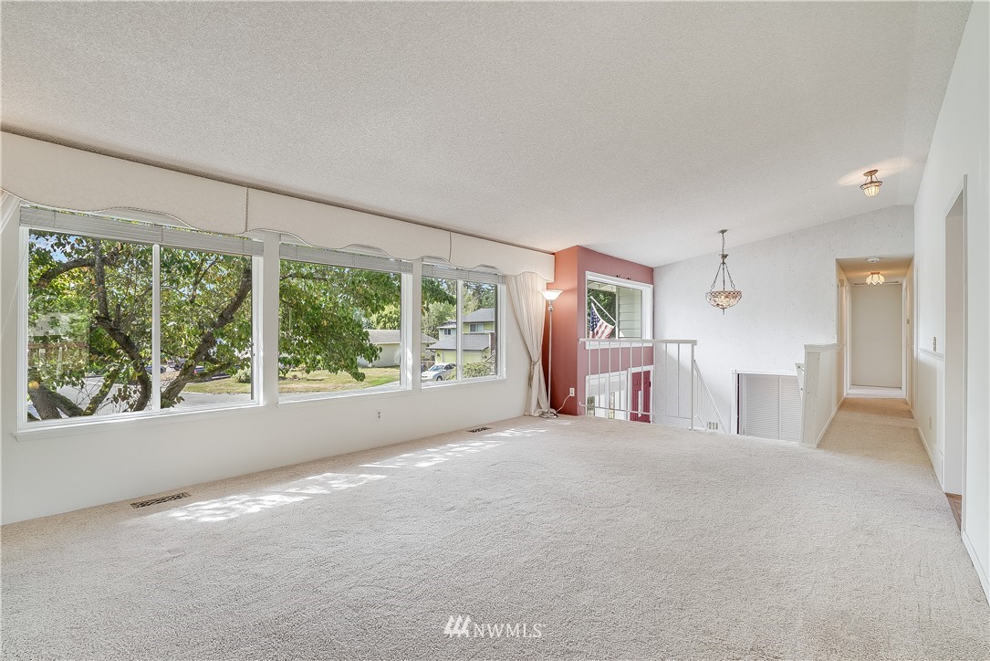 2331 170th Street Southeast Bothell, WA 98012 - Photo 5 of 20