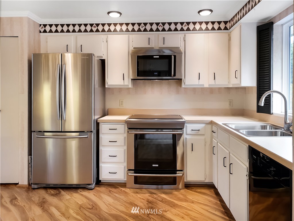 2331 170th Street Southeast Bothell, WA 98012 - Photo 8 of 20