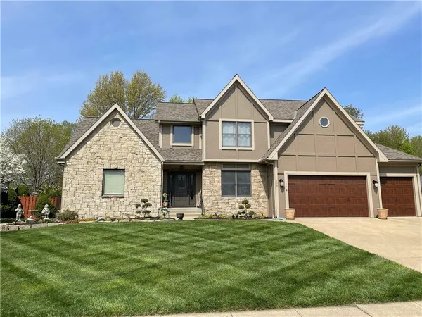 $500,000 | 189 Canyon View Drive, Lansing, KS 66043