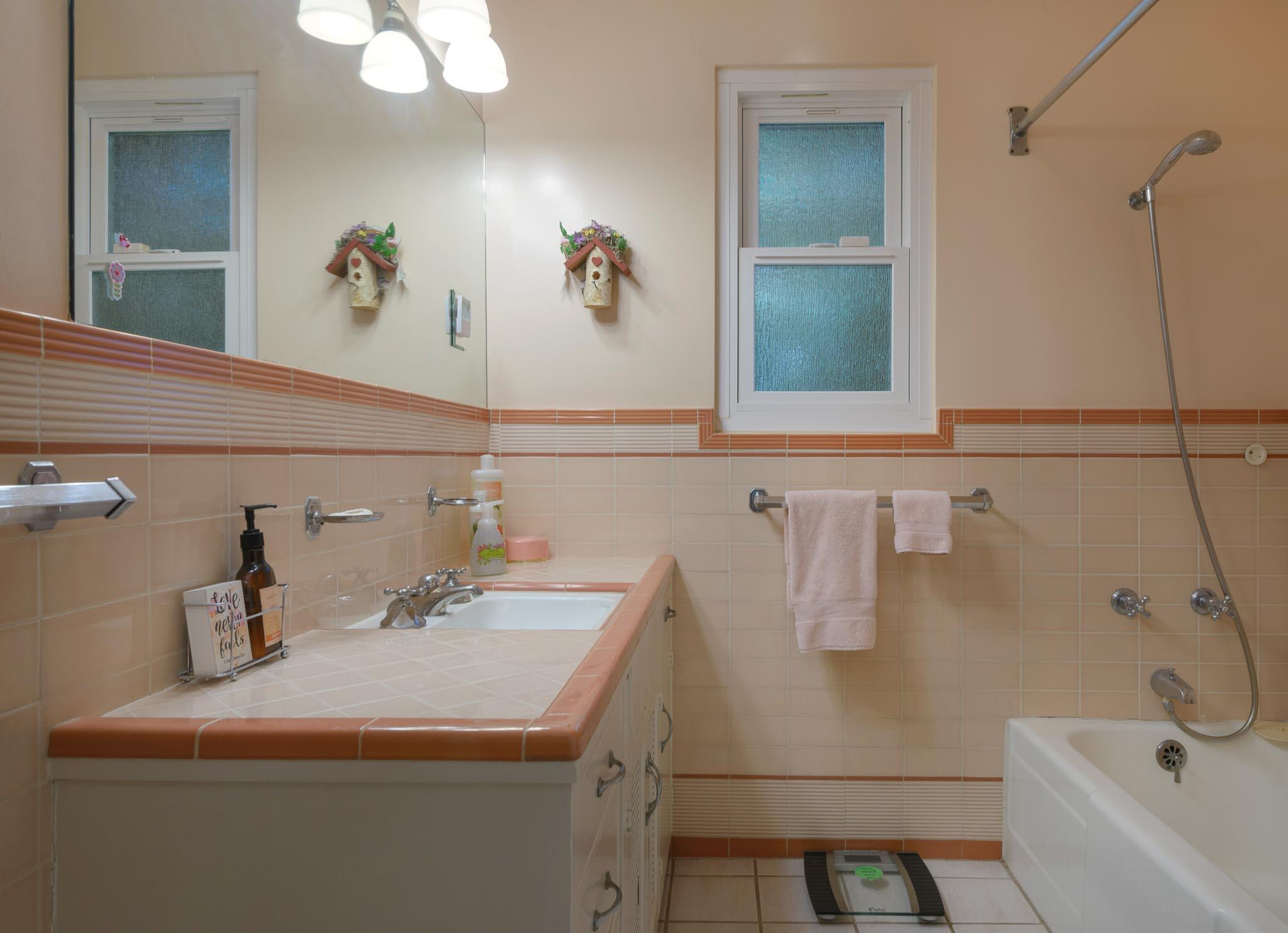 734 San Roque Road Santa Barbara, CA 93105 - Photo 14 of 20 Bathroom #2 40's charm