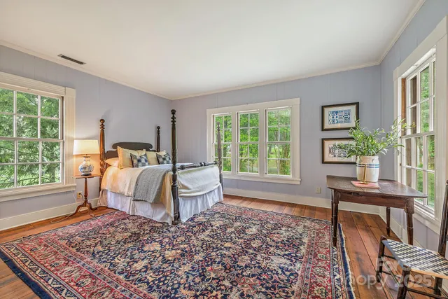 a view of livingroom with furniture