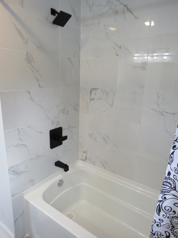 7 Maple Place Winchendon, MA 01475 - Photo 9 of 22 a bathroom with a bathtub