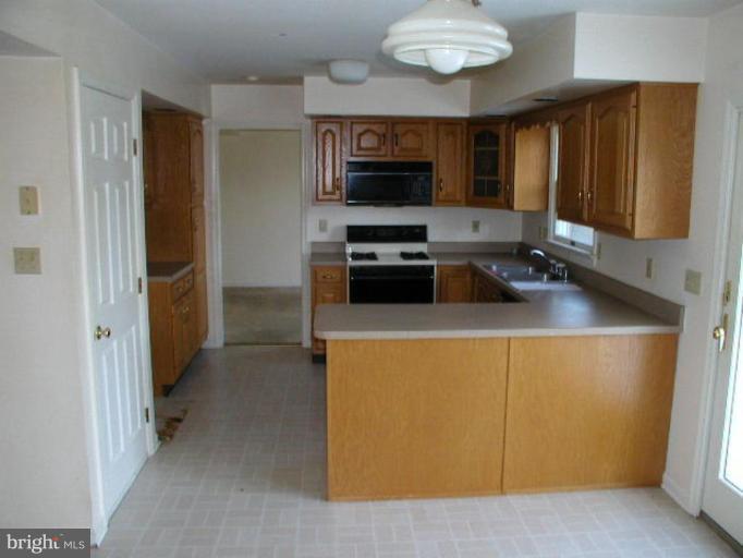 4678 Newington Road Jefferson, MD 21755 - Photo 8 of 9 Kitchen