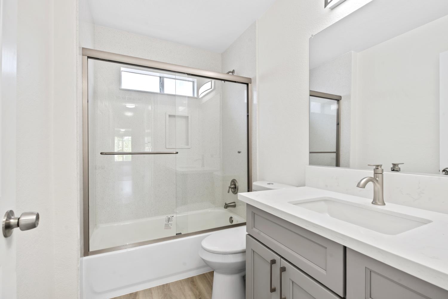 3501 Larisa Lane Ceres, CA 95307 - Photo 14 of 28 Hall bath