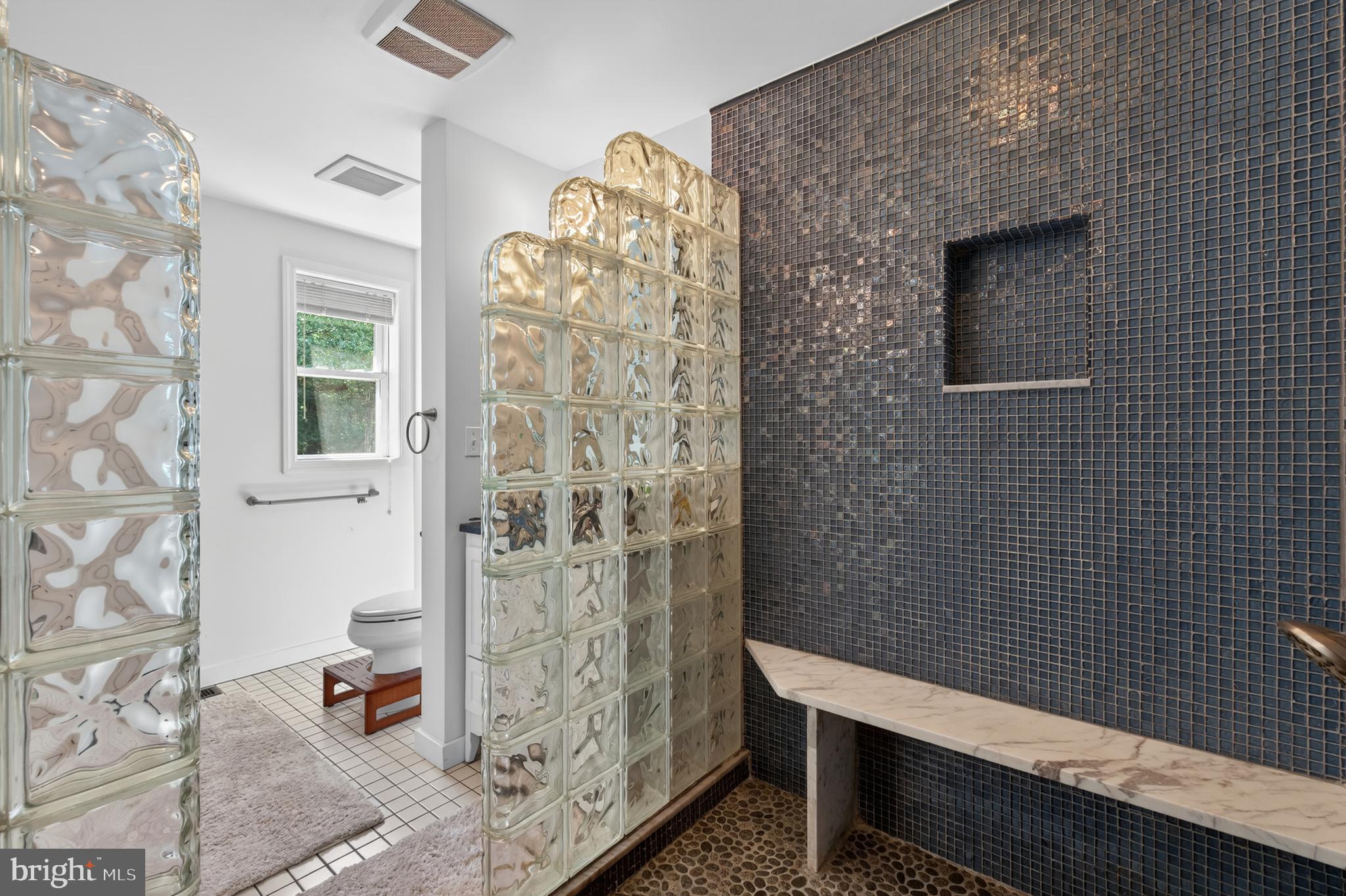 724 South Mt Pleasant Road Philadelphia, PA 19119 - Photo 13 of 20