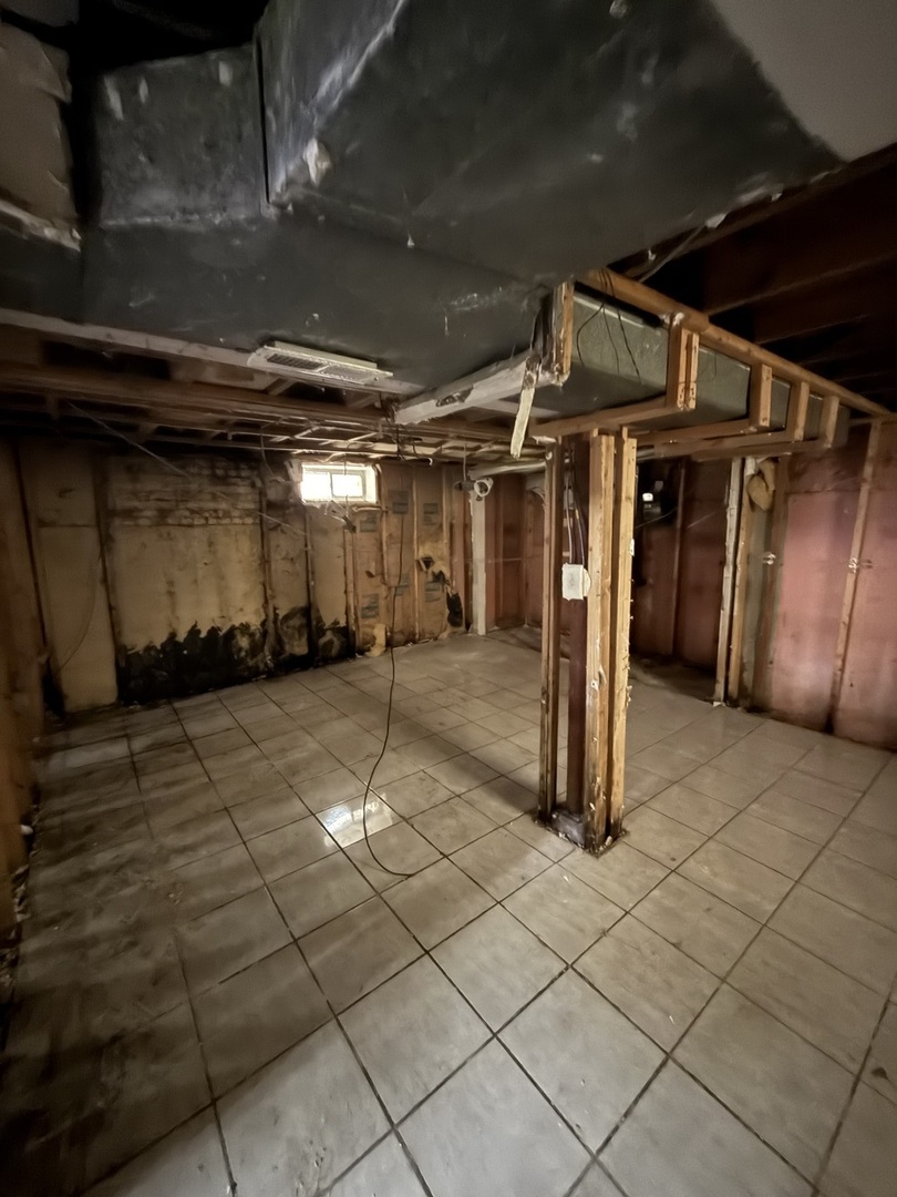 9761 South Ingleside Avenue Chicago, IL 60628 - Photo 12 of 14