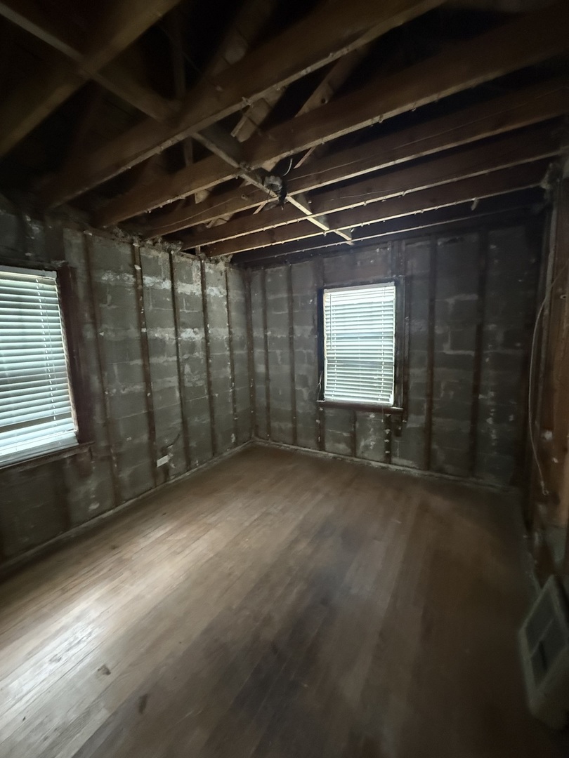 9761 South Ingleside Avenue Chicago, IL 60628 - Photo 7 of 14