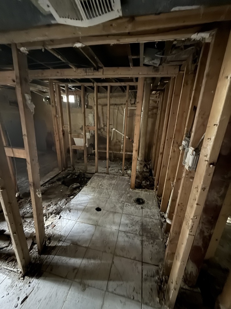 9761 South Ingleside Avenue Chicago, IL 60628 - Photo 9 of 14