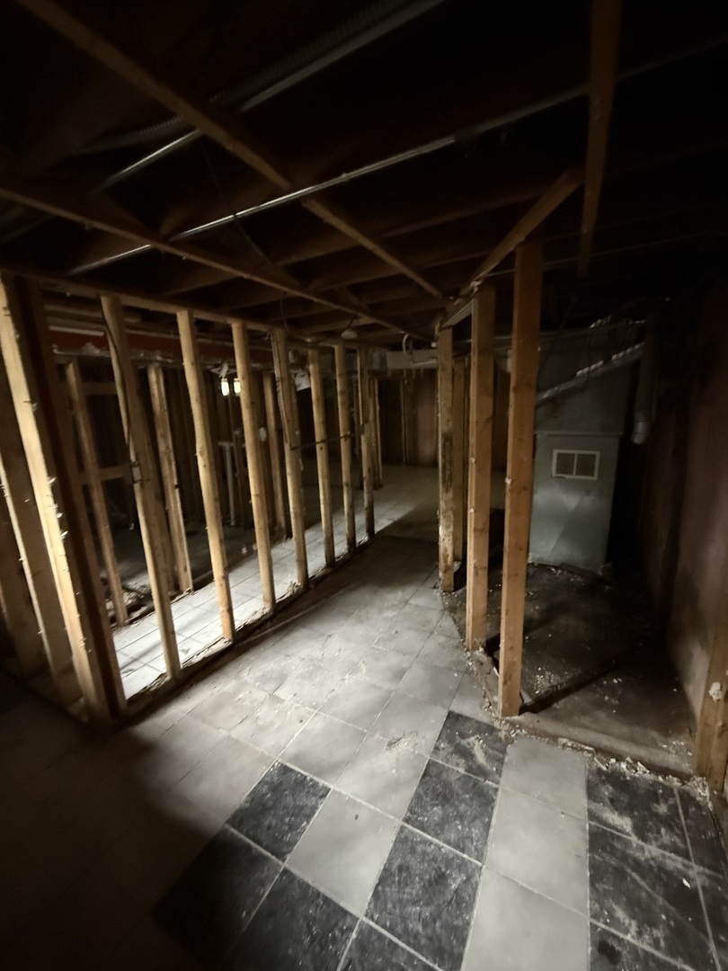 9761 South Ingleside Avenue Chicago, IL 60628 - Photo 10 of 14