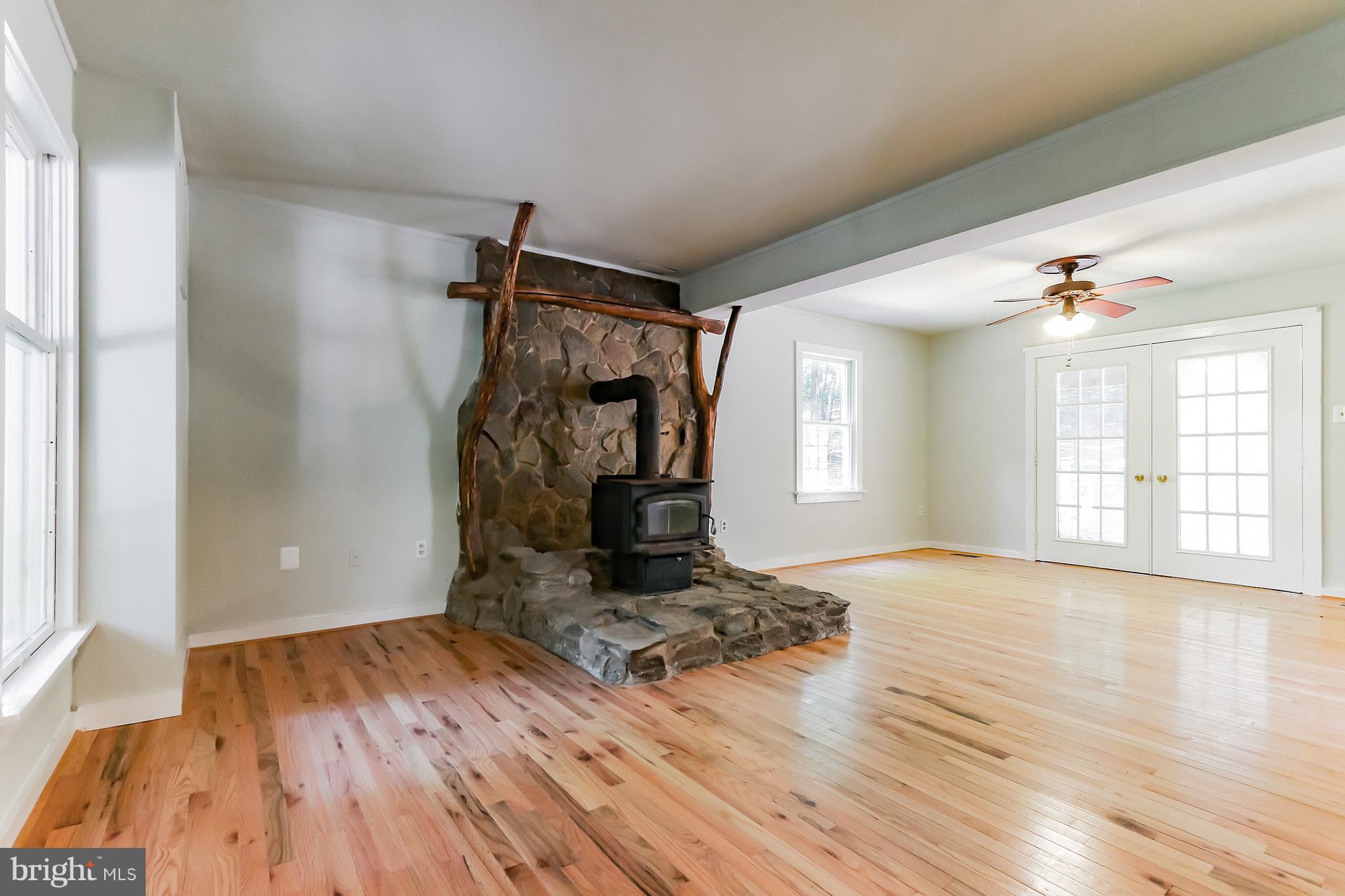 5827 Moser Road Boonsboro, MD 21713 - Photo 7 of 30 Living Room
