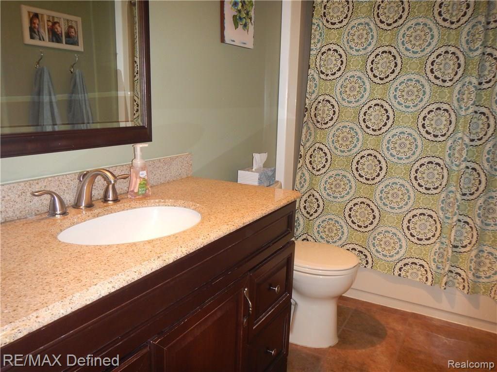 3955 Ludwig Road Oxford, MI 48371 - Photo 17 of 21 Main Bath