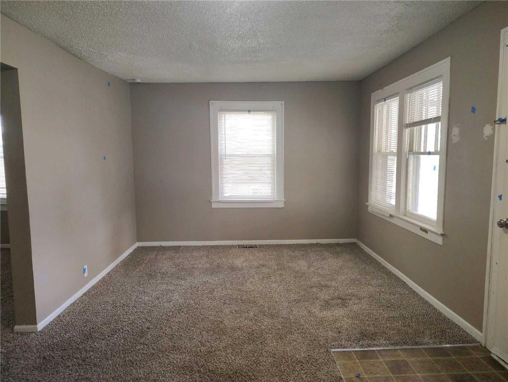 10816 East 27th Street Independence, MO 64052 - Photo 5 of 24