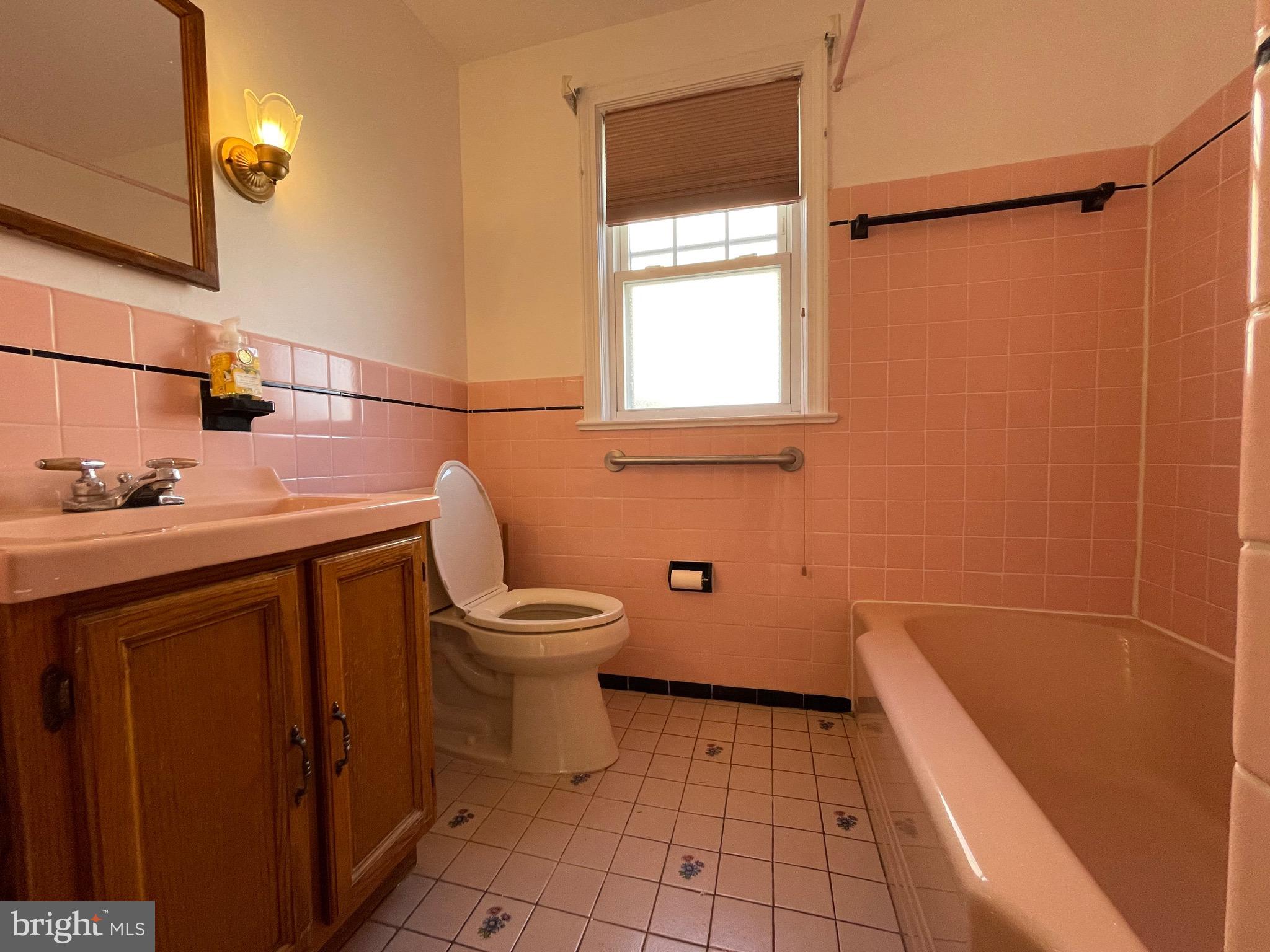 7940 Church Road Jenkintown, PA 19046 - Photo 20 of 38 a bathroom with a sink a toilet and shower