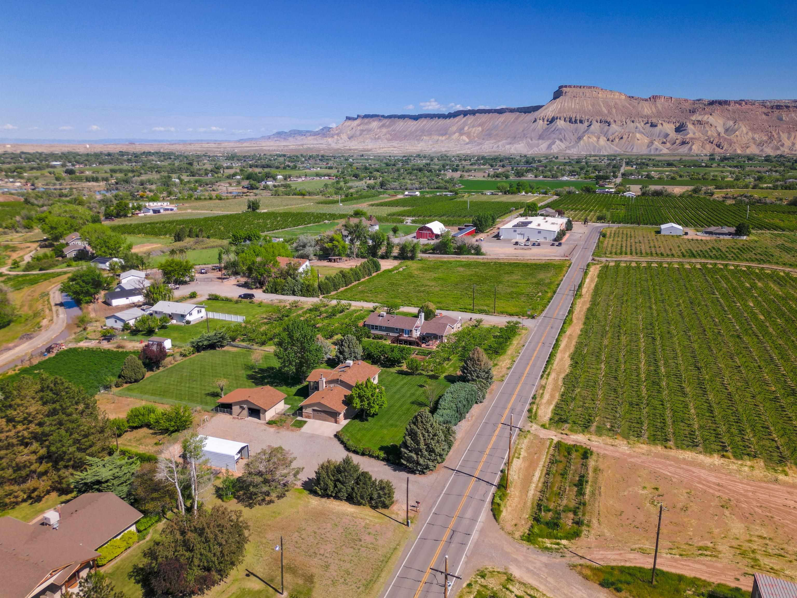 477 35 Road Palisade, CO 81526 - Photo 31 of 32 a view of a city with a lake