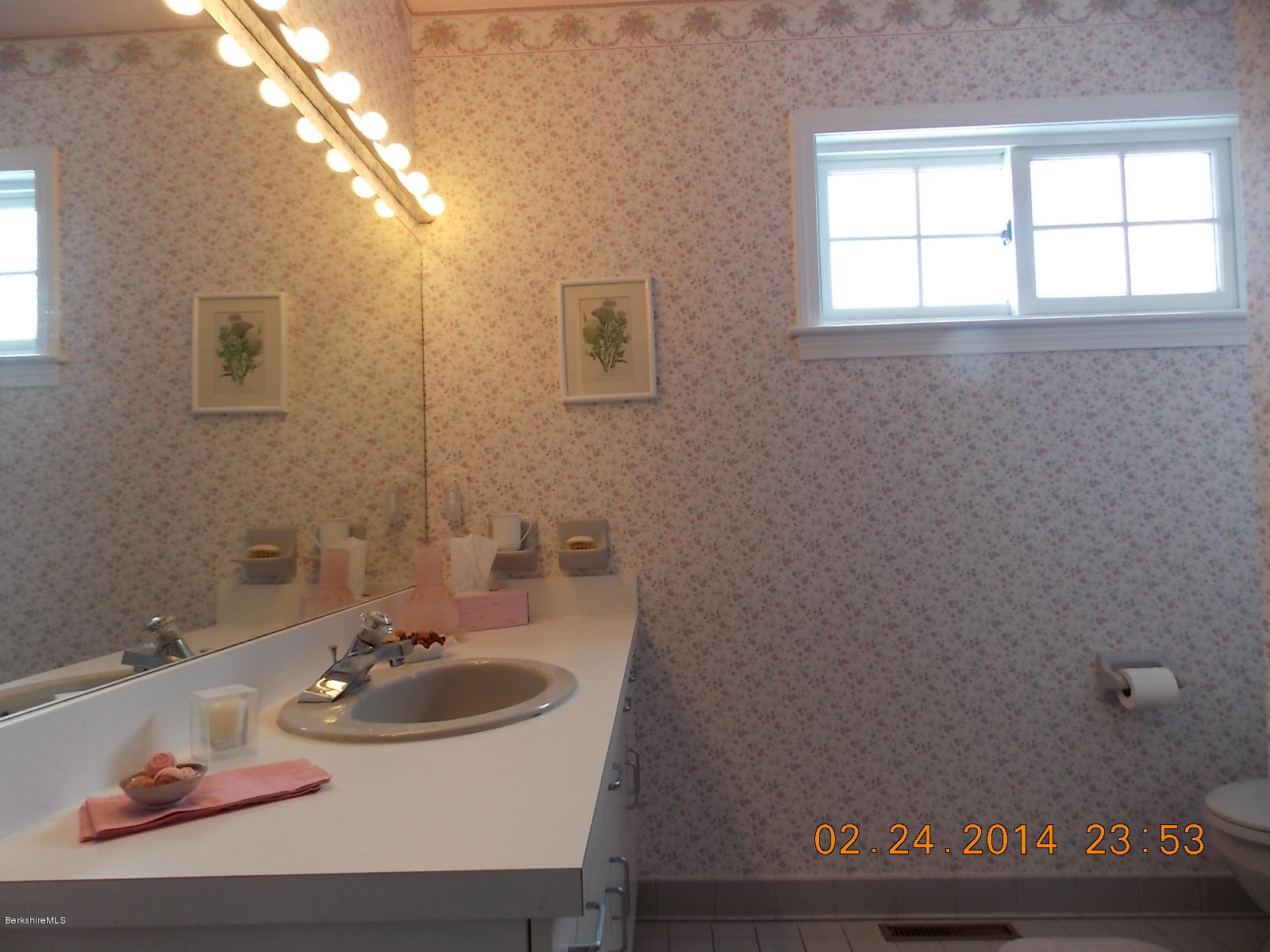 1136-9 Barker Road, Unit 9 Pittsfield, MA 01201 - Photo 19 of 45 a bathroom with a sink and a mirror
