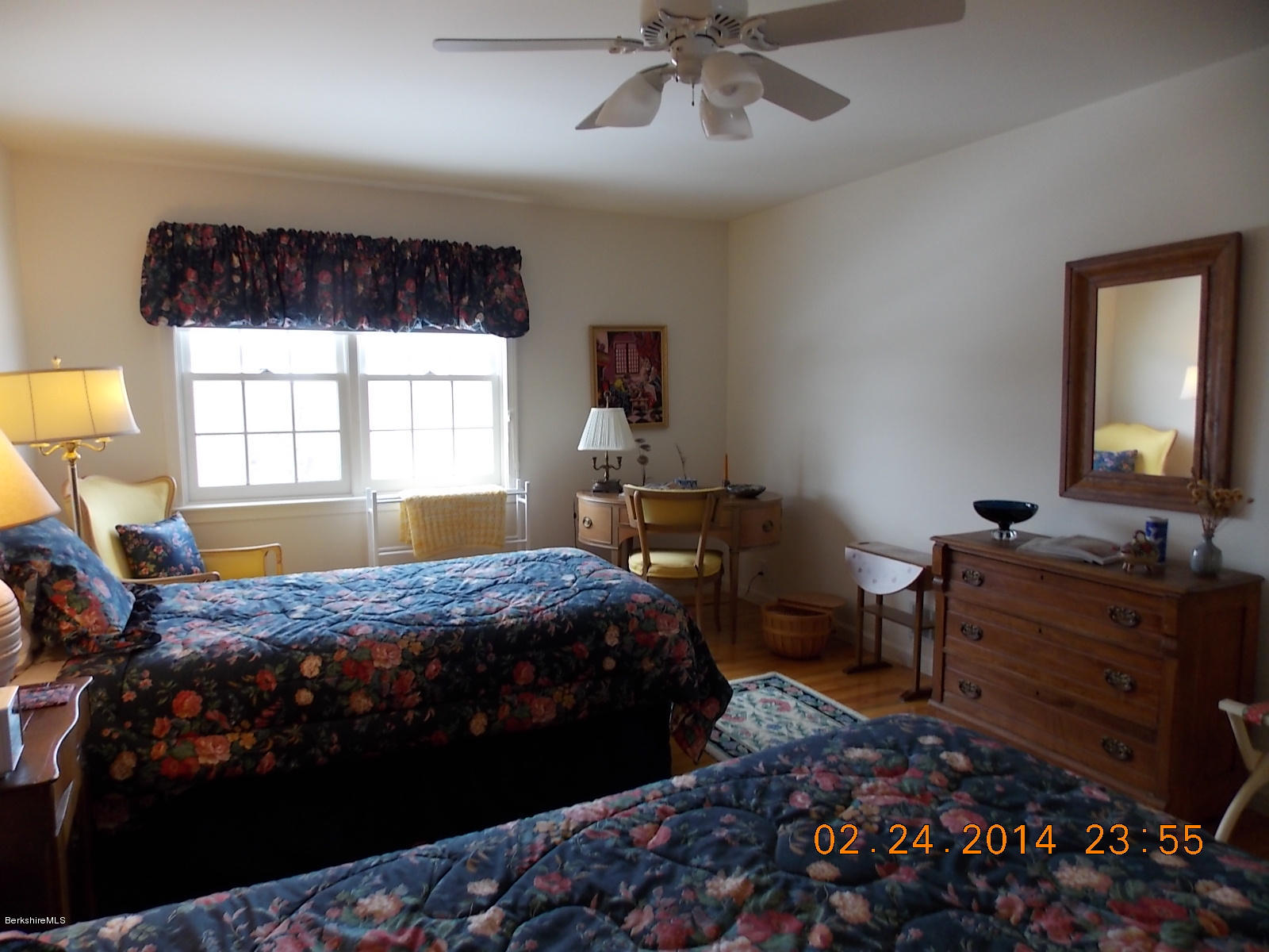 1136-9 Barker Road, Unit 9 Pittsfield, MA 01201 - Photo 20 of 45 a bedroom with a bed and a window