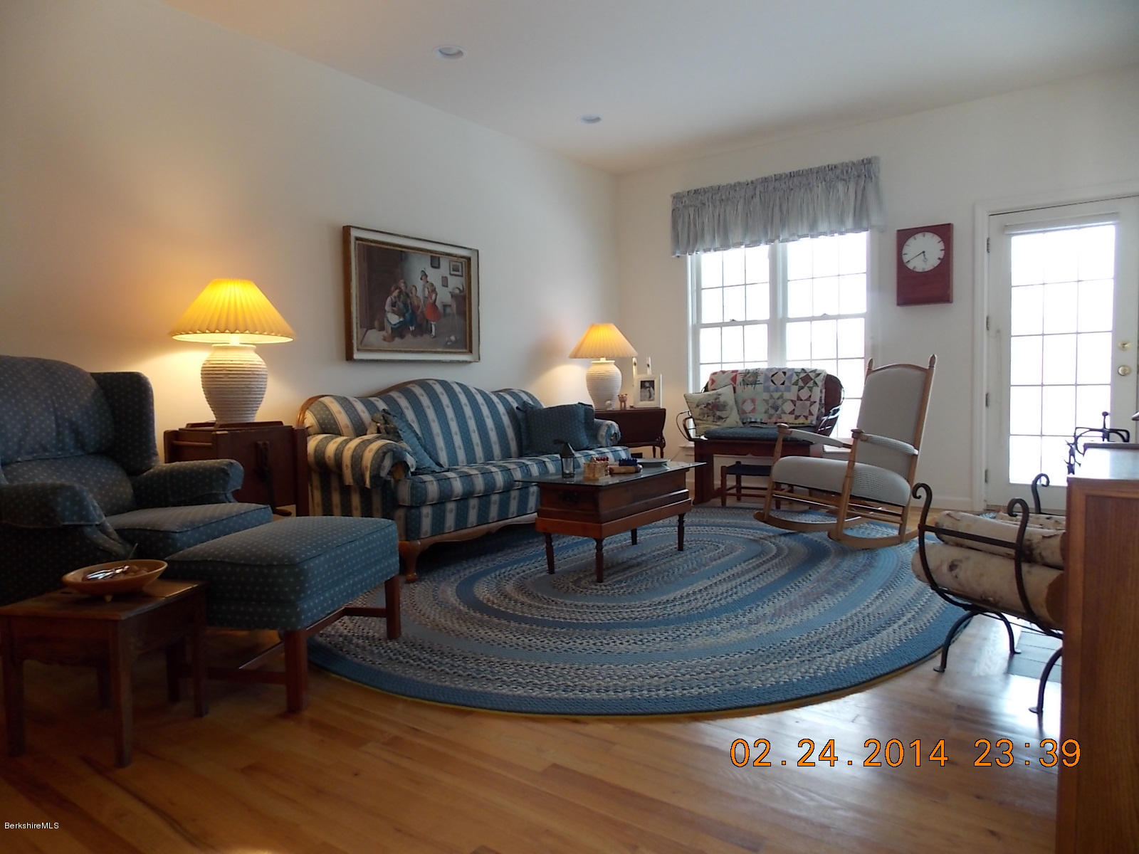 1136-9 Barker Road, Unit 9 Pittsfield, MA 01201 - Photo 3 of 45 a living room with furniture and a window