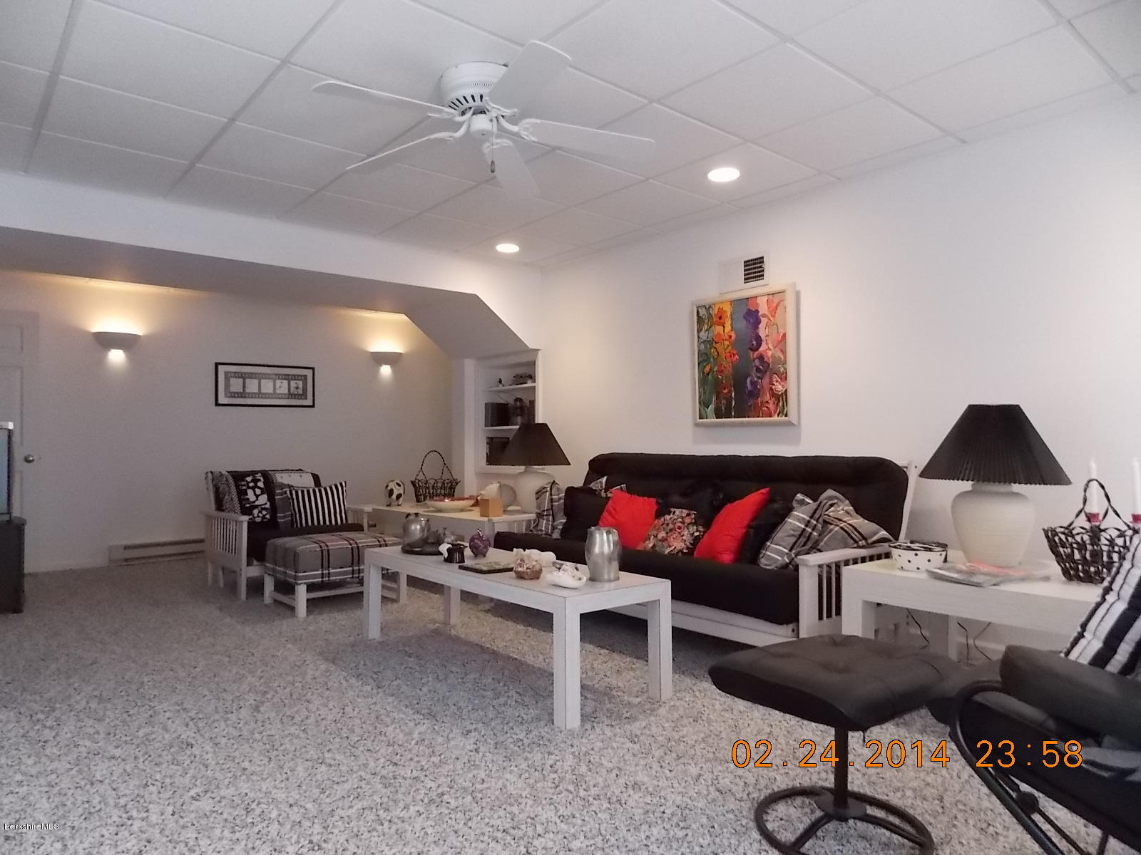 1136-9 Barker Road, Unit 9 Pittsfield, MA 01201 - Photo 25 of 45 a living room with furniture and a rug