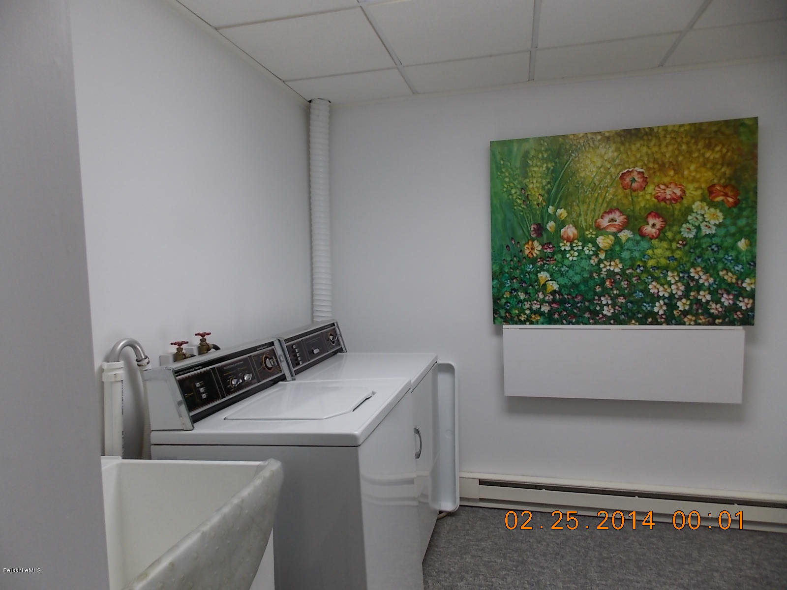 1136-9 Barker Road, Unit 9 Pittsfield, MA 01201 - Photo 27 of 45 a utility room with washer and dryer