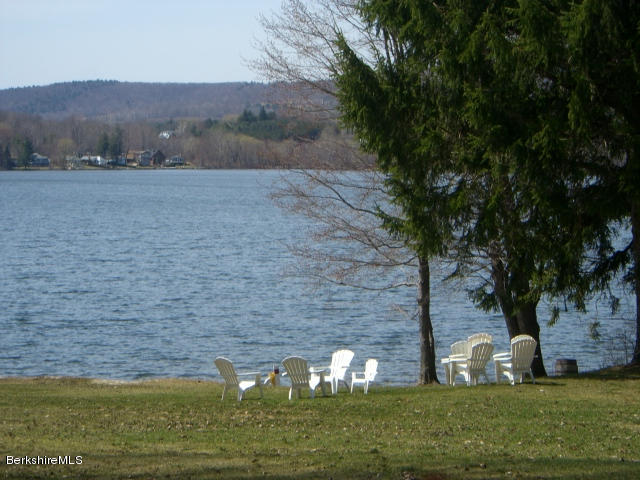 1136-9 Barker Road, Unit 9 Pittsfield, MA 01201 - Photo 38 of 45 a view of a outdoor space