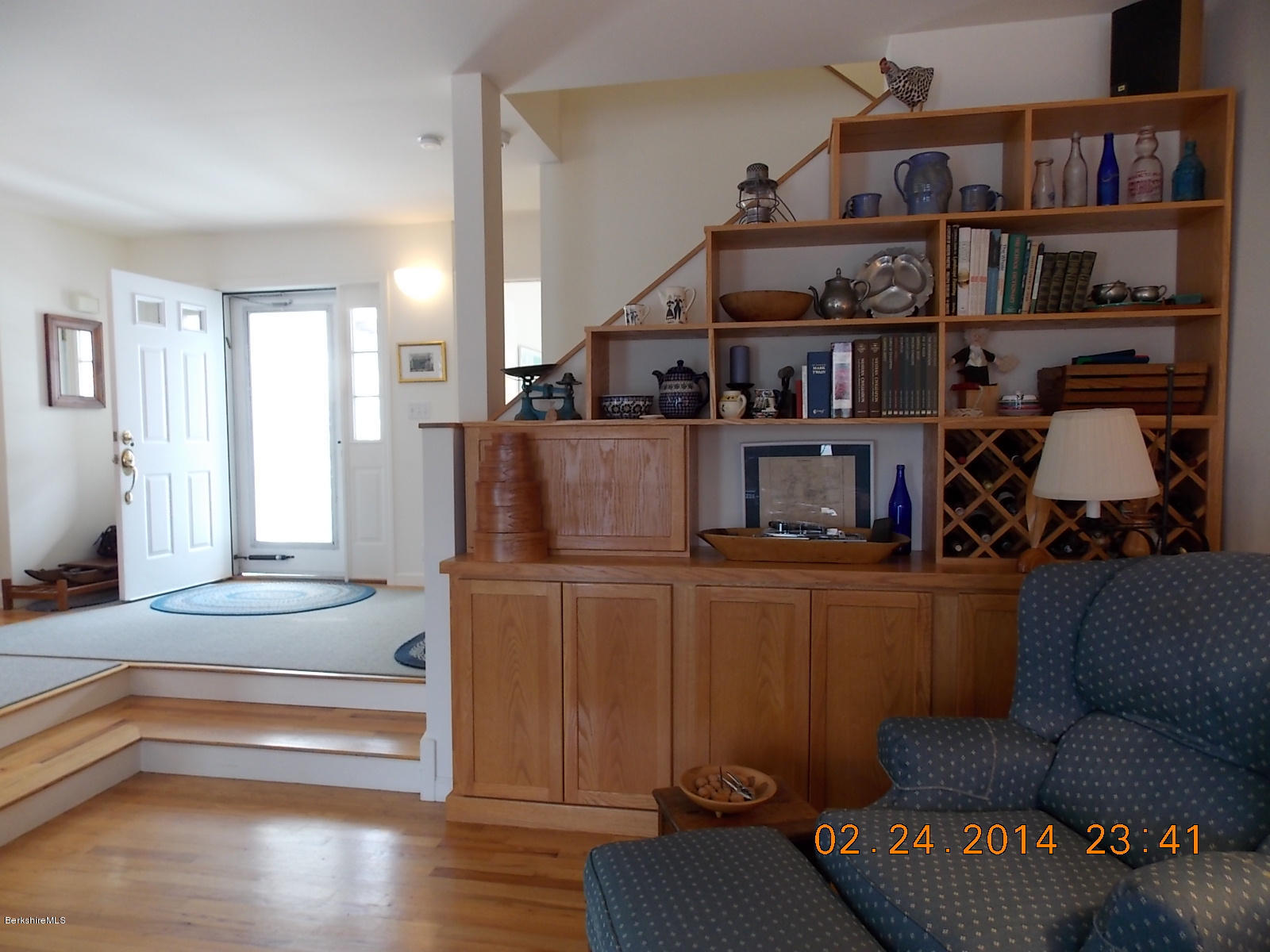 1136-9 Barker Road, Unit 9 Pittsfield, MA 01201 - Photo 6 of 45 a living room with furniture and a book shelf