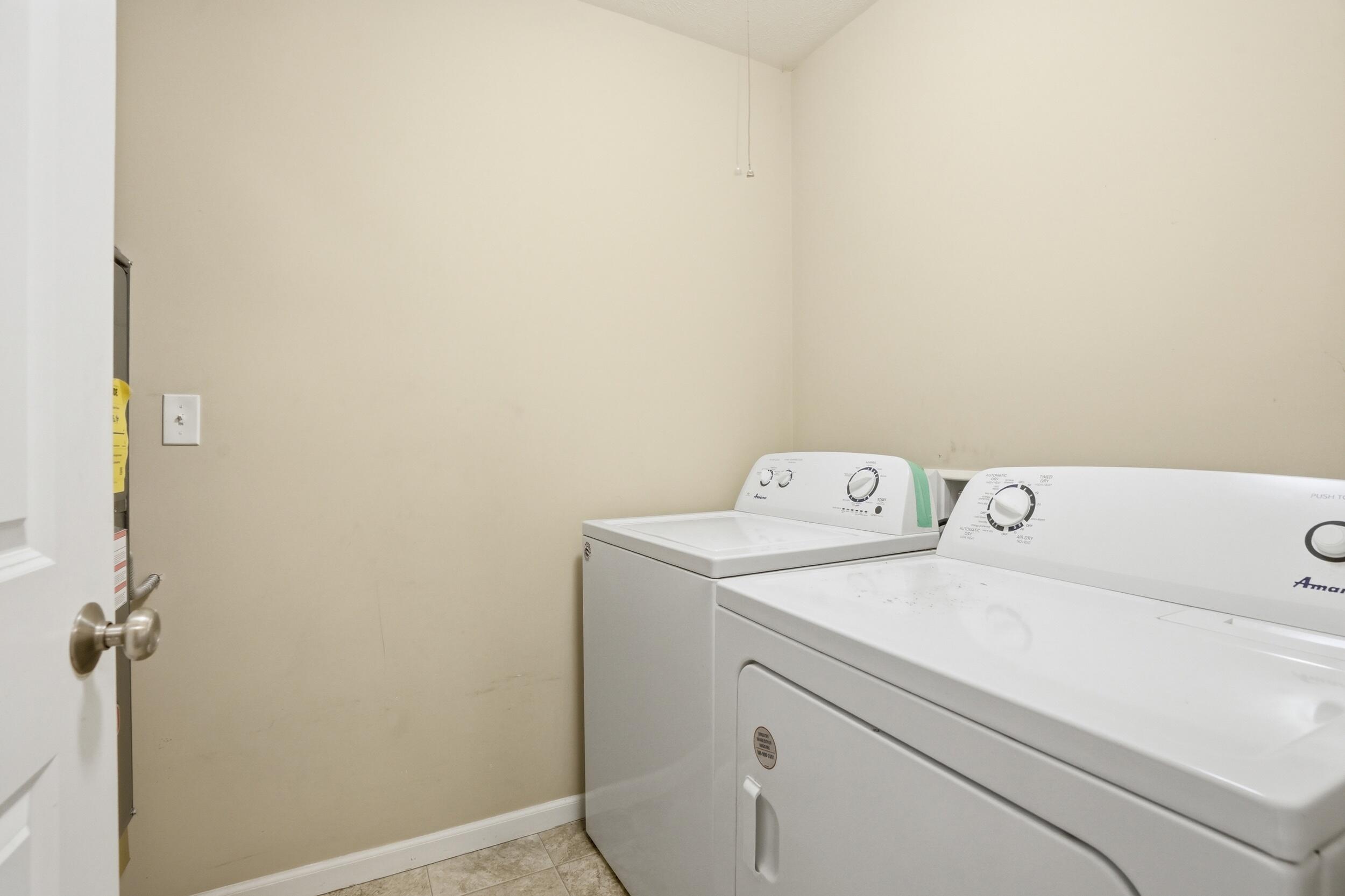 14019 Paramount Way Cedar Lake, IN 46303 - Photo 10 of 17 a utility room with dryer and washer